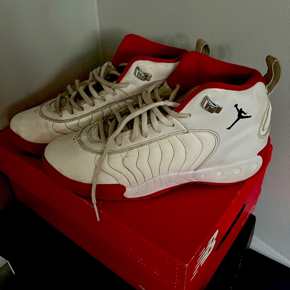 Jumpman Nike Boys shoes. Slightly used in great condition!